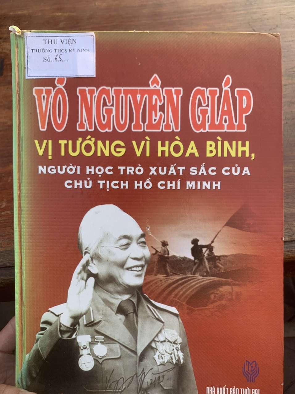 GIỚI THIỆU SÁCH THÁNG 12: GIỚI THIỆU CUỐN SÁCH “ĐẠI TƯỚNG VÕ NGUYÊN GIÁP VỊ TƯỚNG VÌ HÒA BÌNH, NGƯỜI HỌC TRÒ XUẤT SẮC CỦA CHỦ TỊCH HỒ CHÍ MINH”
