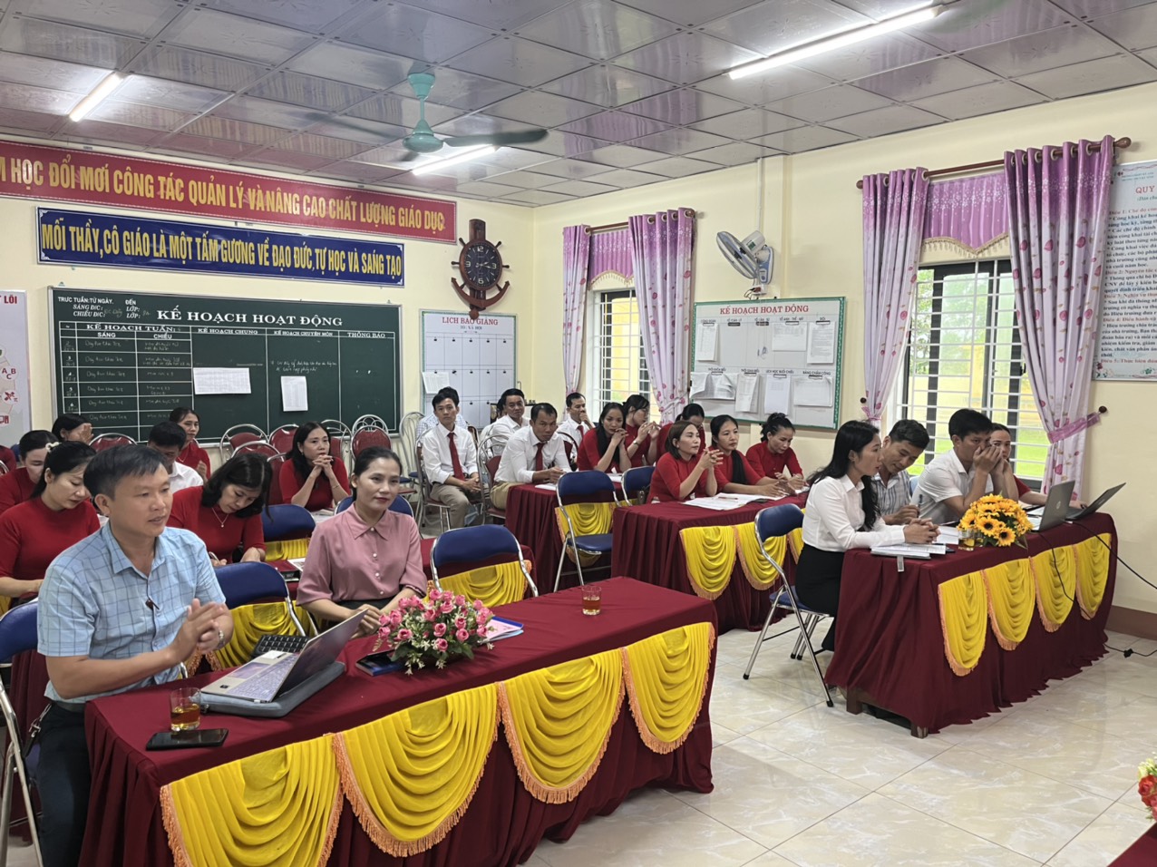 TRƯỜNG THCS KỲ NINH TỔ CHỨC  HỘI NGHỊ VIÊN CHỨC NĂM HỌC 2023-2024