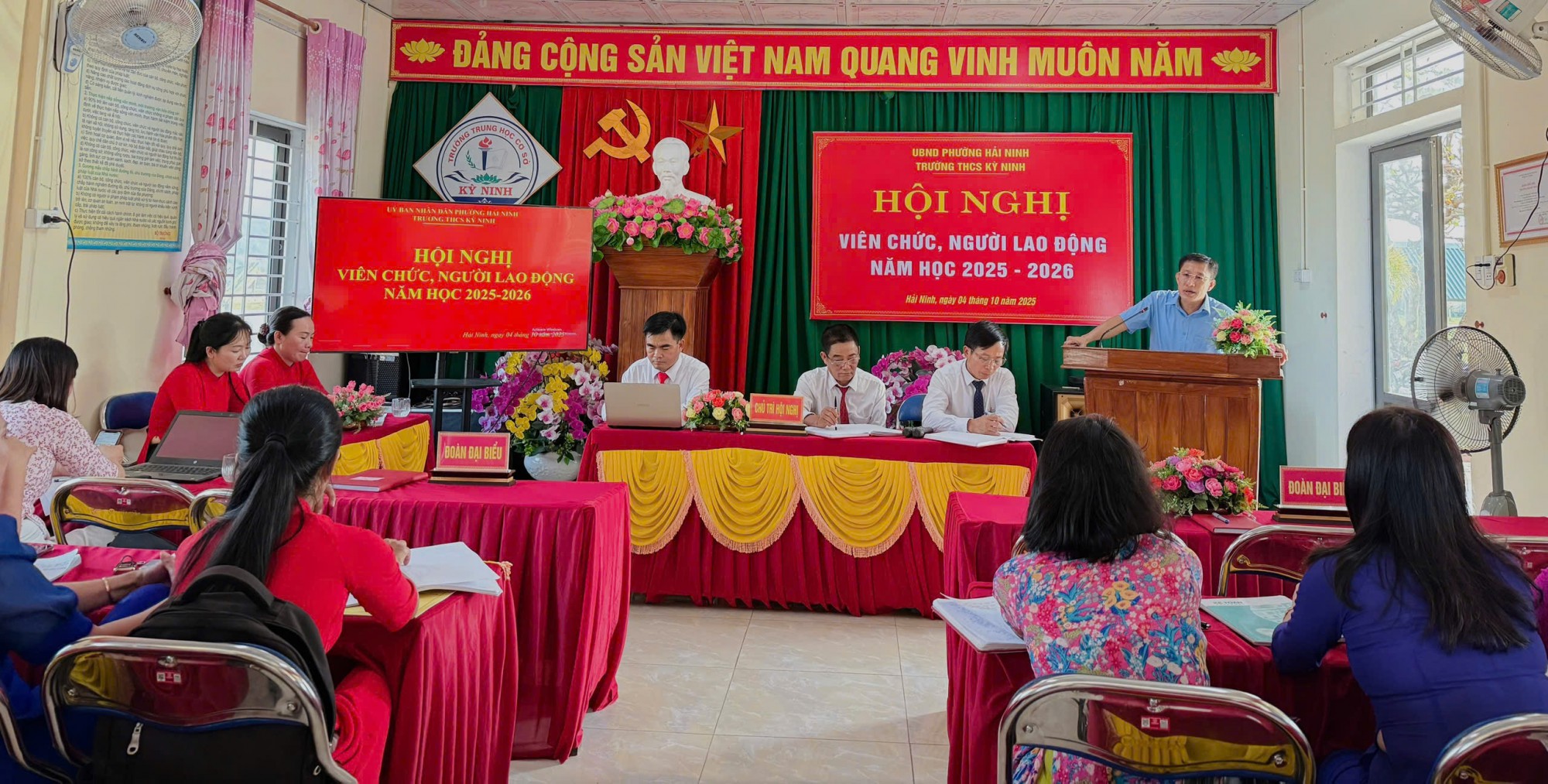 Đồng chí Hoàng Trung Thông - Trường phòng văn hóa xã hội phát biểu